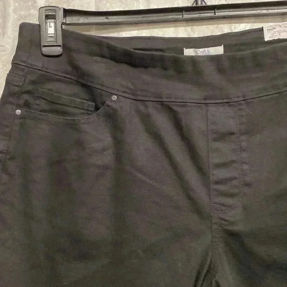 Croft & Barrow black mid rise cotton shorts - Picture 3 of 11